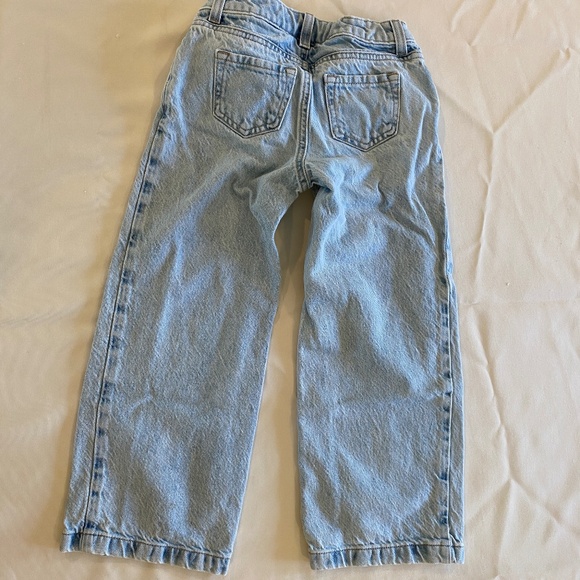 LOT OF 2 GIRLS MID RISE WIDE LEG JEANS CAT AND JACK SIZE 6 LIGHT WASH - Picture 2 of 3